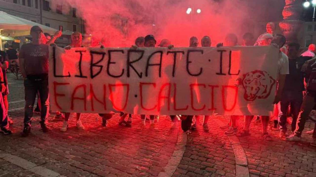 Fano Juventus campo tifosi