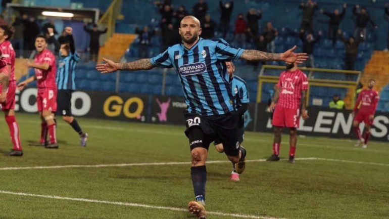 Carlo Ilari esulta dopo un gol con la maglia del Lecco / Credit: Calcio Lecco 1912 / www.seried24.com