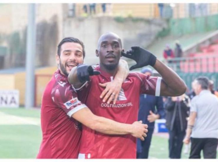 Benjamin Mokulu con la maglia dell'Acireale / Account Facebook Acireale Calcio