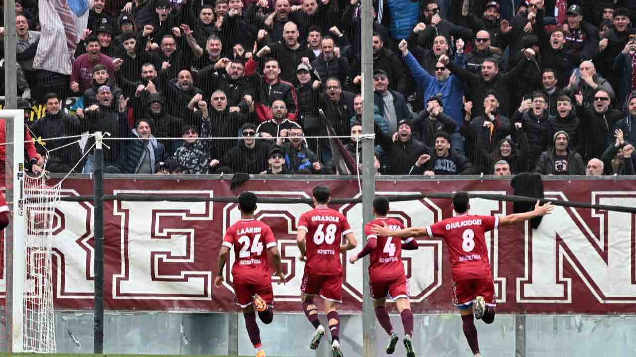 https://www.seried24.com/wp-content/uploads/2025/02/reggina-rosito-2.jpg